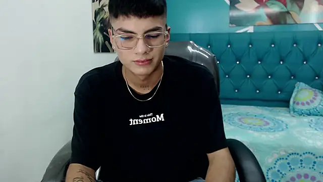 Snapshot of Noha_scott chatting on 02-14-25, 10:58 Noha scott online show from 02-14-25, 10:58