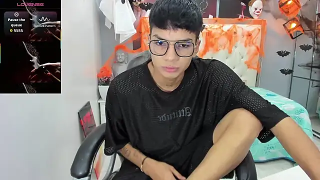 Snapshot of Noha_scott chatting on 10-22-25, 11:36 Noha scott online show from 10-22-25, 11:36