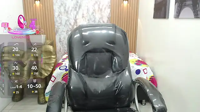 Snapshot of Noha_scott chatting on 10-16-25, 11:46 Noha scott online show from 10-16-25, 11:46