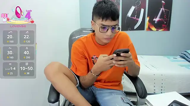 Snapshot of Noha_scott chatting on 03-19-25, 10:42 Noha scott online show from 03-19-25, 10:42