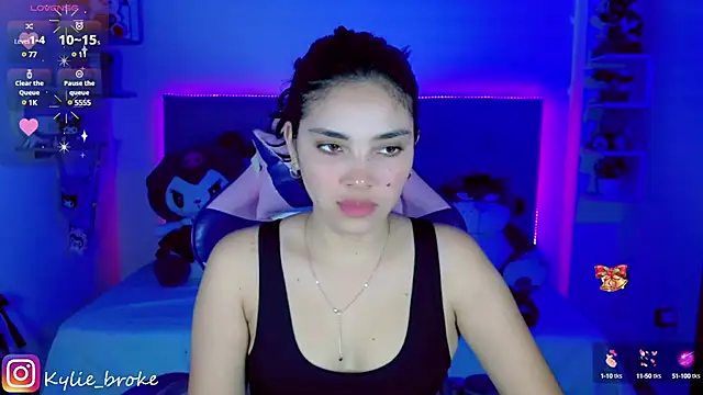 Snapshot of Kylie_brokee chatting on 01-25-25, 09:04 Kylie brokee online show from 01-25-25, 09:04