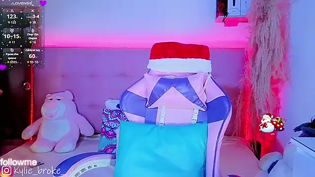 Kylie brokee online show from 12-19-25, 09:06