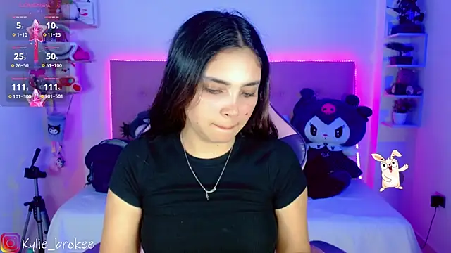 Snapshot of Kylie_brokee chatting on 02-24-25, 09:09 Kylie brokee online show from 02-24-25, 09:09