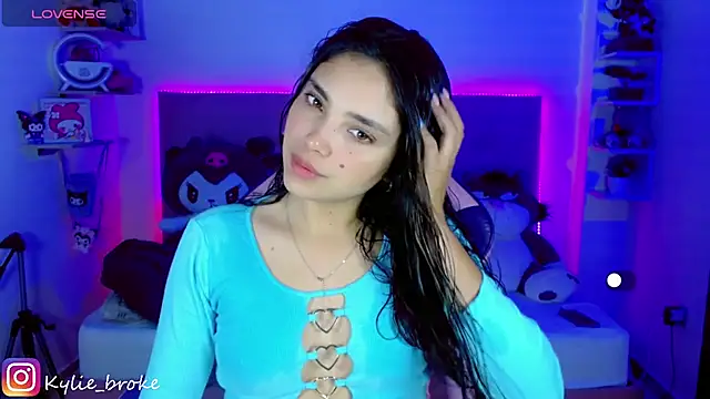 Snapshot of Kylie_brokee chatting on 01-28-25, 09:08 Kylie brokee online show from 01-28-25, 09:08