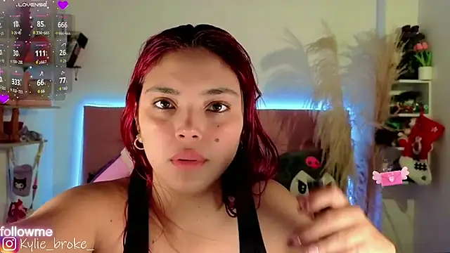 Snapshot of Kylie_brokee chatting on 11-14-25, 09:07 Kylie brokee online show from 11-14-25, 09:07