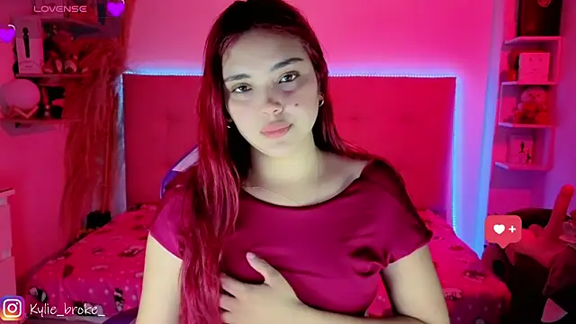 Snapshot of Kylie_brokee chatting on 05-29-26, 09:10 Kylie brokee online show from 05-29-26, 09:10
