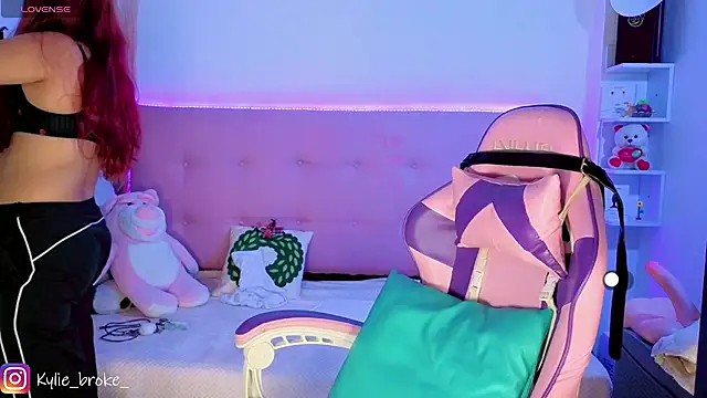 Kylie brokee online show from 03-10-26, 09:08