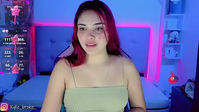 Snapshot of Kylie_brokee chatting on 04-18-26, 10:10 Kylie brokee online show from 04-18-26, 10:10