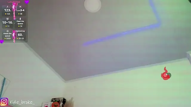 Snapshot of Kylie_brokee chatting on 04-28-26, 02:27 Kylie brokee online show from 04-28-26, 02:27