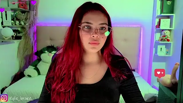 Snapshot of Kylie_brokee chatting on 05-13-26, 10:06 Kylie brokee online show from 05-13-26, 10:06