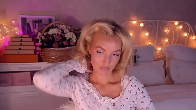 aestetick online show from 12-22-25, 08:47