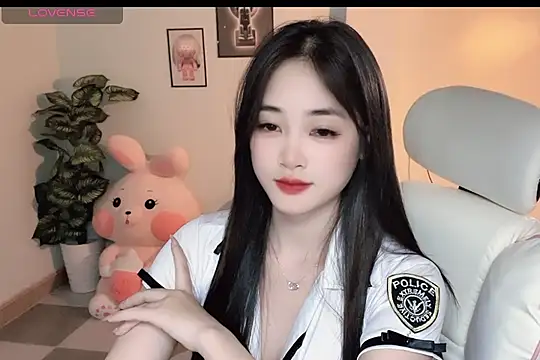 Snapshot of _Aimy_ chatting on 11-16-25, 05:17 Aimy online show from 11-16-25, 05:17