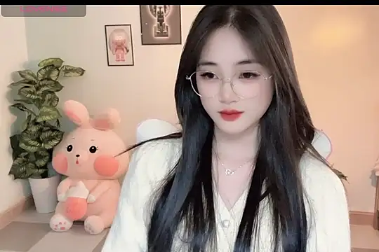 Snapshot of _Aimy_ chatting on 11-19-25, 05:40 Aimy online show from 11-19-25, 05:40