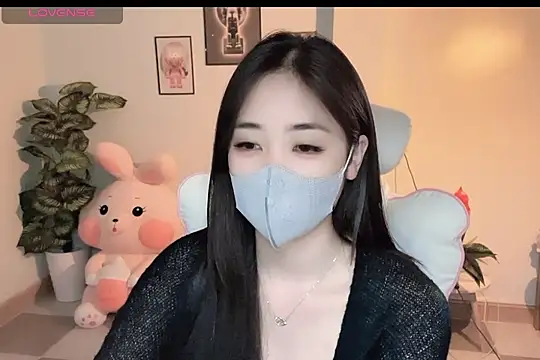 Snapshot of _Aimy_ chatting on 11-18-25, 05:38 Aimy online show from 11-18-25, 05:38