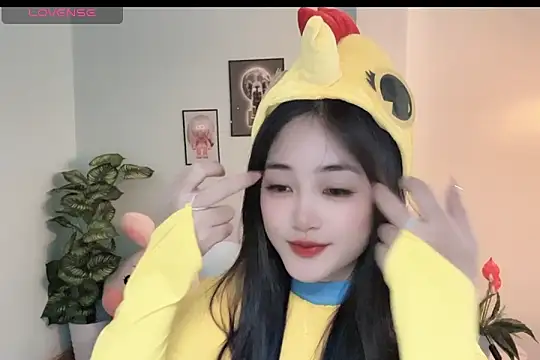 Snapshot of _Aimy_ chatting on 11-12-25, 05:22 Aimy online show from 11-12-25, 05:22