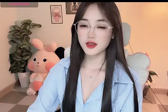 Snapshot of _Aimy_ chatting on 11-09-25, 04:00 Aimy online show from 11-09-25, 04:00