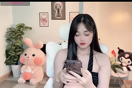 Snapshot of _Aimy_ chatting on 12-03-25, 06:03 Aimy online show from 12-03-25, 06:03