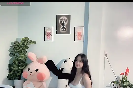 Snapshot of _Aimy_ chatting on 10-30-25, 05:21 Aimy online show from 10-30-25, 05:21