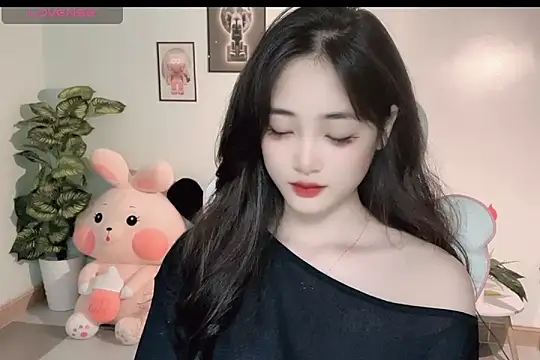 Snapshot of _Aimy_ chatting on 10-31-25, 05:31 Aimy online show from 10-31-25, 05:31