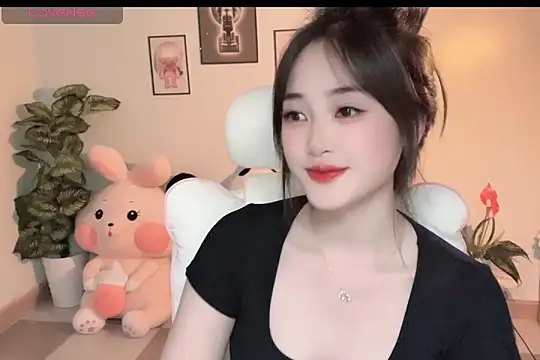 Snapshot of _Aimy_ chatting on 11-23-25, 05:12 Aimy online show from 11-23-25, 05:12