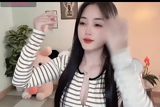 Snapshot of _Aimy_ chatting on 11-30-25, 04:24 Aimy online show from 11-30-25, 04:24