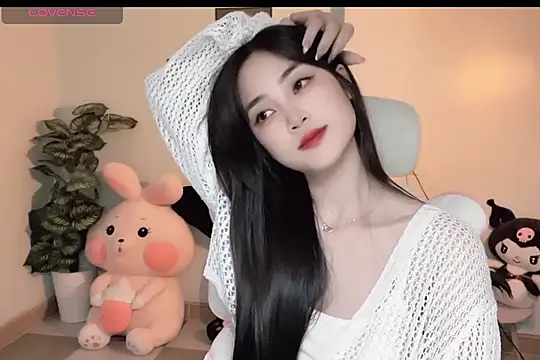 Snapshot of _Aimy_ chatting on 12-03-25, 06:07 Aimy online show from 12-03-25, 06:07