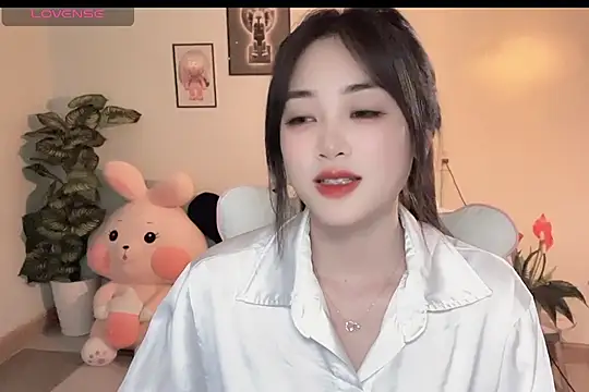 Snapshot of _Aimy_ chatting on 11-28-25, 04:07 Aimy online show from 11-28-25, 04:07