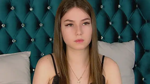 AliceMoreno online show from 12-19-25, 05:37