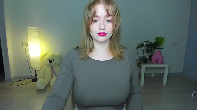 Snapshot of AidaPerry chatting on 10-10-25, 04:19 AidaPerry online show from 10-10-25, 04:19