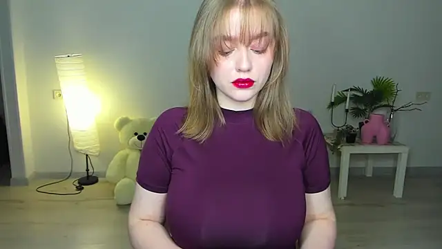 Snapshot of AidaPerry chatting on 10-17-25, 03:47 AidaPerry online show from 10-17-25, 03:47