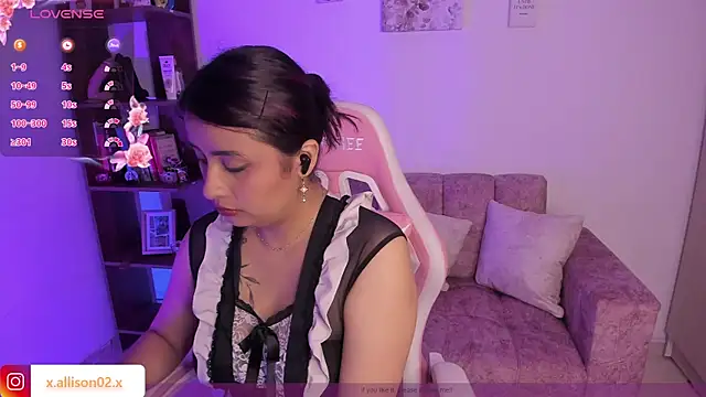 Snapshot of x_allison chatting on 09-30-25, 11:44 x allison online show from 09-30-25, 11:44