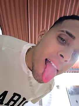 Snapshot of Jesus20222 chatting on 11-11-25, 12:38 Jesus20222 online show from 11-11-25, 12:38