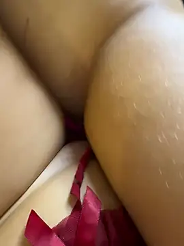 Snapshot of PrincessMegUK chatting on 12-11-24, 11:21 PrincessMegUK online show from 12-11-24, 11:21