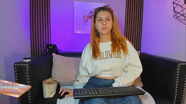 Nahiajhonson  online show from 11-07-25, 12:53