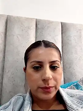 Nahiajhonson  online show from 01-05-26, 09:29