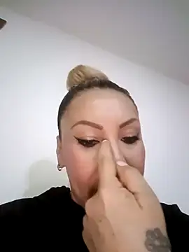 coral smitth online show from 10-19-25, 08:33