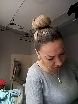 coral smitth online show from 11-16-25, 06:34