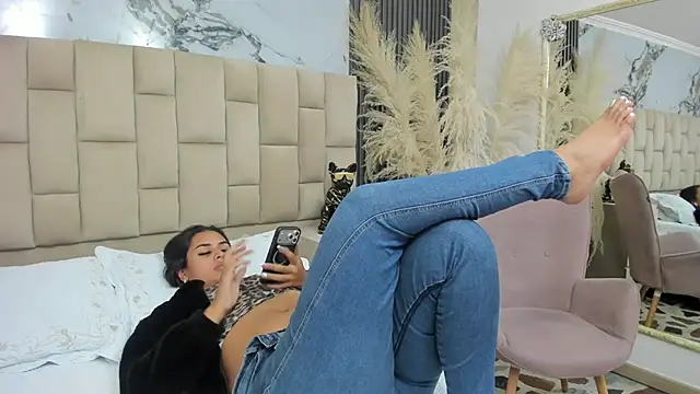 Snapshot of EmmaTorres_ chatting on 02-11-26, 08:09 EmmaTorres online show from 02-11-26, 08:09