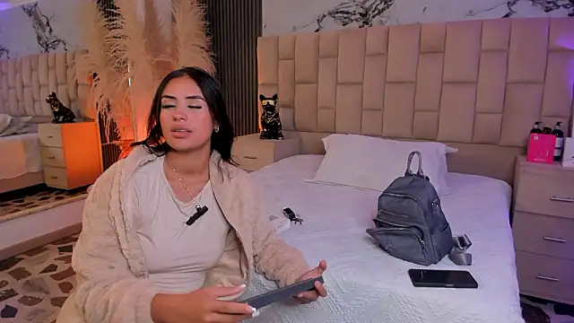 Snapshot of EmmaTorres_ chatting on 02-01-26, 10:08 EmmaTorres online show from 02-01-26, 10:08