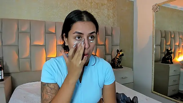 EmmaTorres  online show from 11-06-25, 09:41