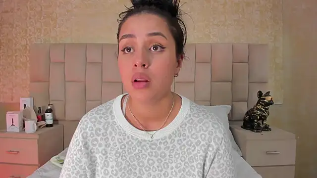Snapshot of EmmaTorres_ chatting on 03-19-25, 12:15 EmmaTorres  online show from 03-19-25, 12:15