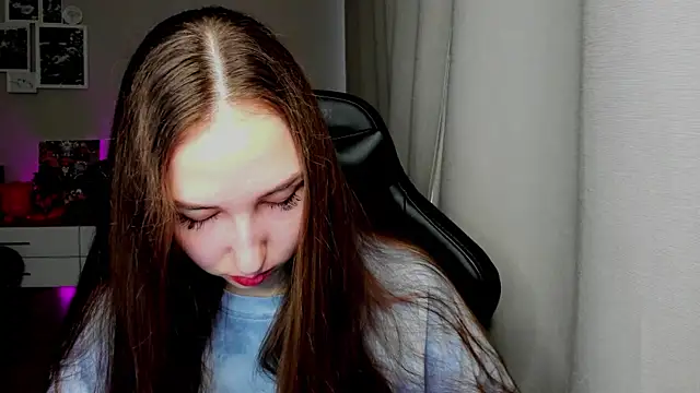 Snapshot of Sm0ly chatting on 05-31-26, 03:23 Sm0ly online show from 05-31-26, 03:23