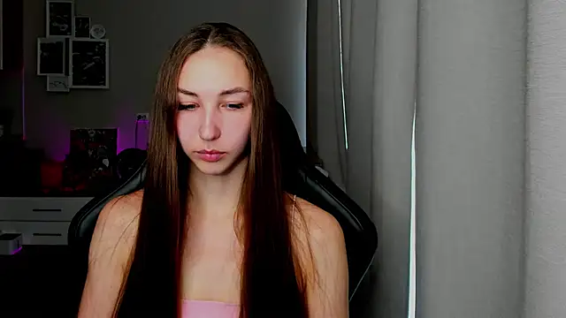 Snapshot of Sm0ly chatting on 06-28-26, 04:08 Sm0ly online show from 06-28-26, 04:08