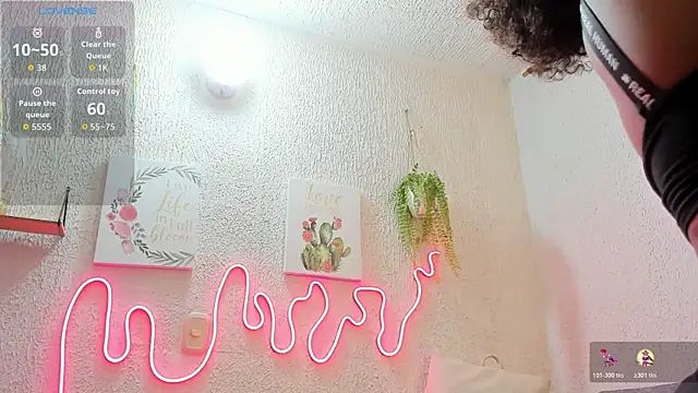 samanthaeliott22 online show from 10-23-25, 01:48