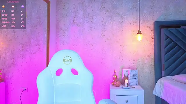 AlessiaLondon online show from 12-02-25, 03:07