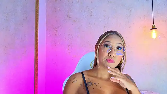 AlessiaLondon online show from 11-14-25, 02:48