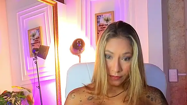 AlessiaLondon online show from 04-20-26, 10:07