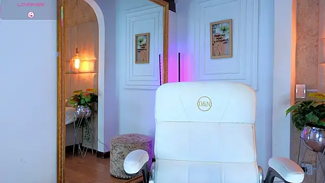 AlessiaLondon online show from 10-21-25, 03:50