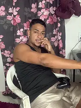 Snapshot of outropirocudo chatting on 06-18-26, 05:50 outropirocudo online show from 06-18-26, 05:50