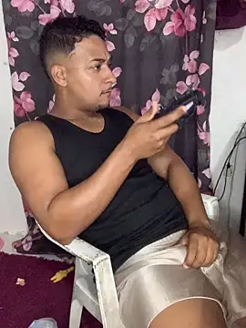 Snapshot of outropirocudo chatting on 06-23-26, 04:43 outropirocudo online show from 06-23-26, 04:43
